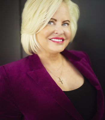 Portrait of Amanda Martin, Realtor®.